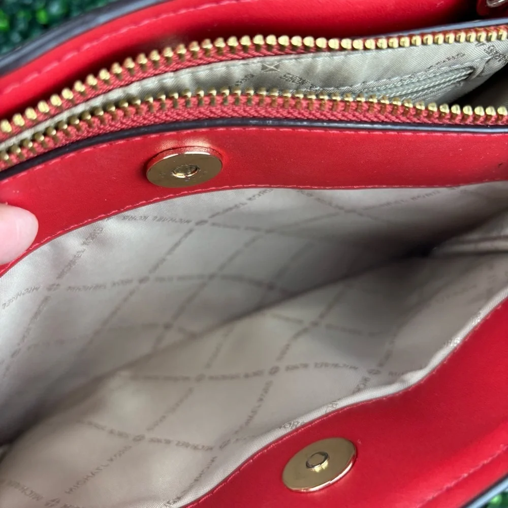 MICHAEL KORS HOPE MEDIUM MESSENGER Signature Satchel